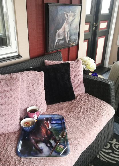 "Häst med rosa byggnad" - 33cm x 43cm - Bild 2